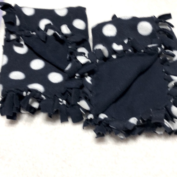2 DOG BLANKETS NAVY/WHITE PILKA DOTS